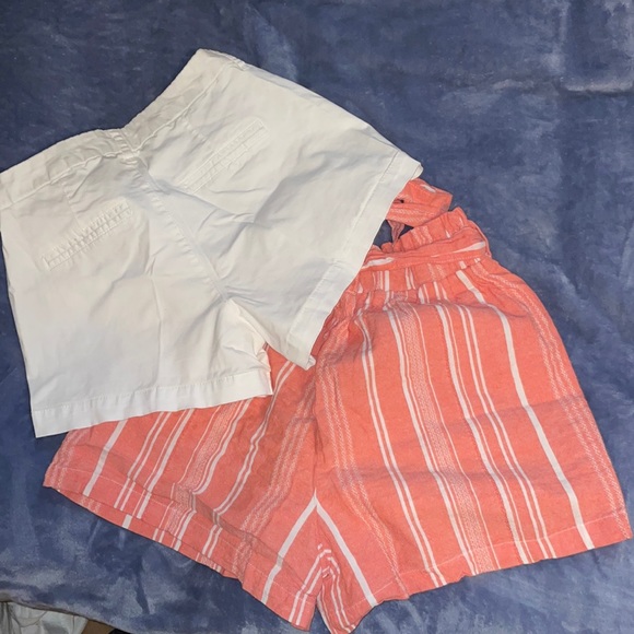 Two shorts, white short jeans and pink cotton short with adjustable waist. - Picture 3 of 3